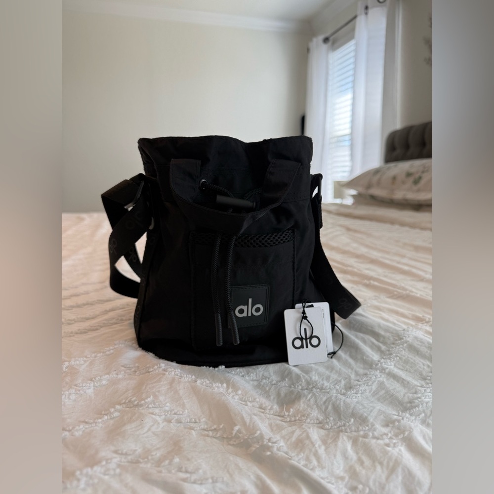 Alo bucket bag